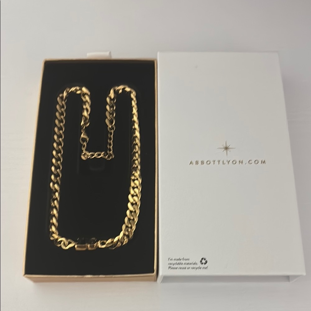NWOT Abbott Lyon Personalized Initial Choker